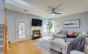 North Charleston Home Near Shopping And Dining!
